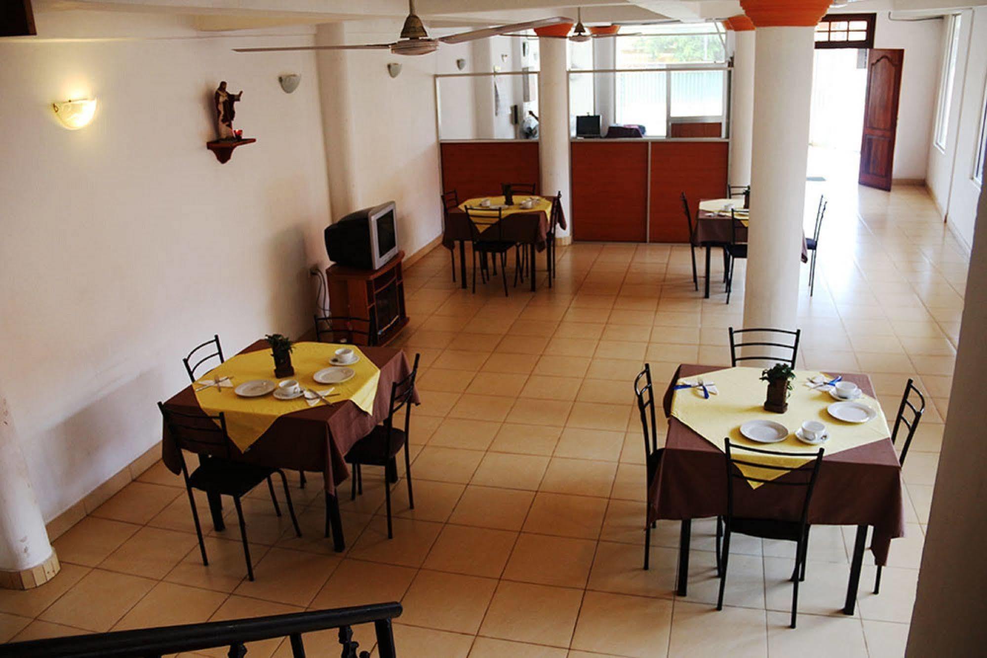 Hotel Red Rose Negombo Exteriör bild