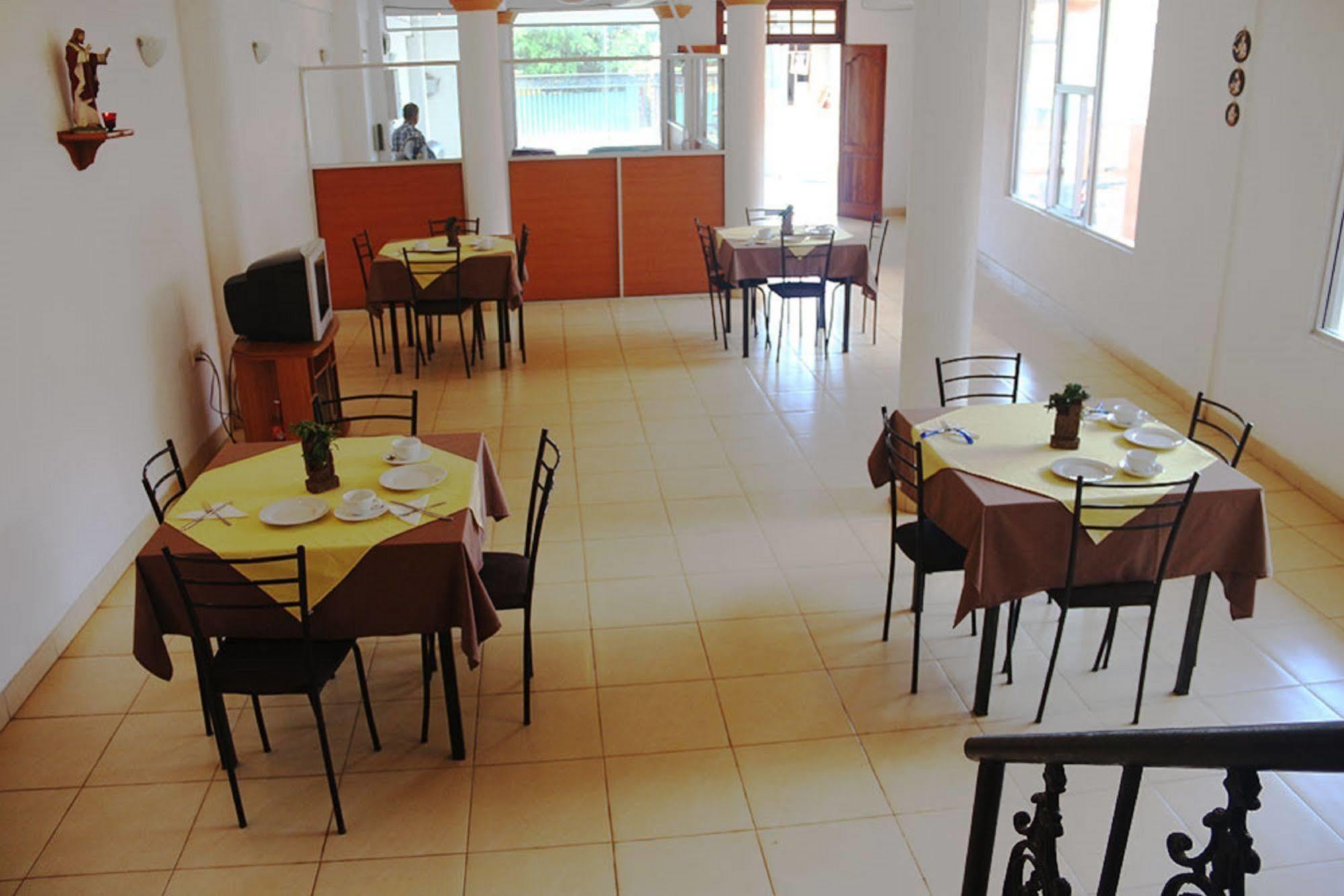 Hotel Red Rose Negombo Exteriör bild