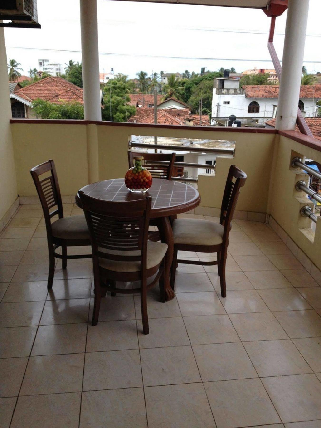 Hotel Red Rose Negombo Exteriör bild