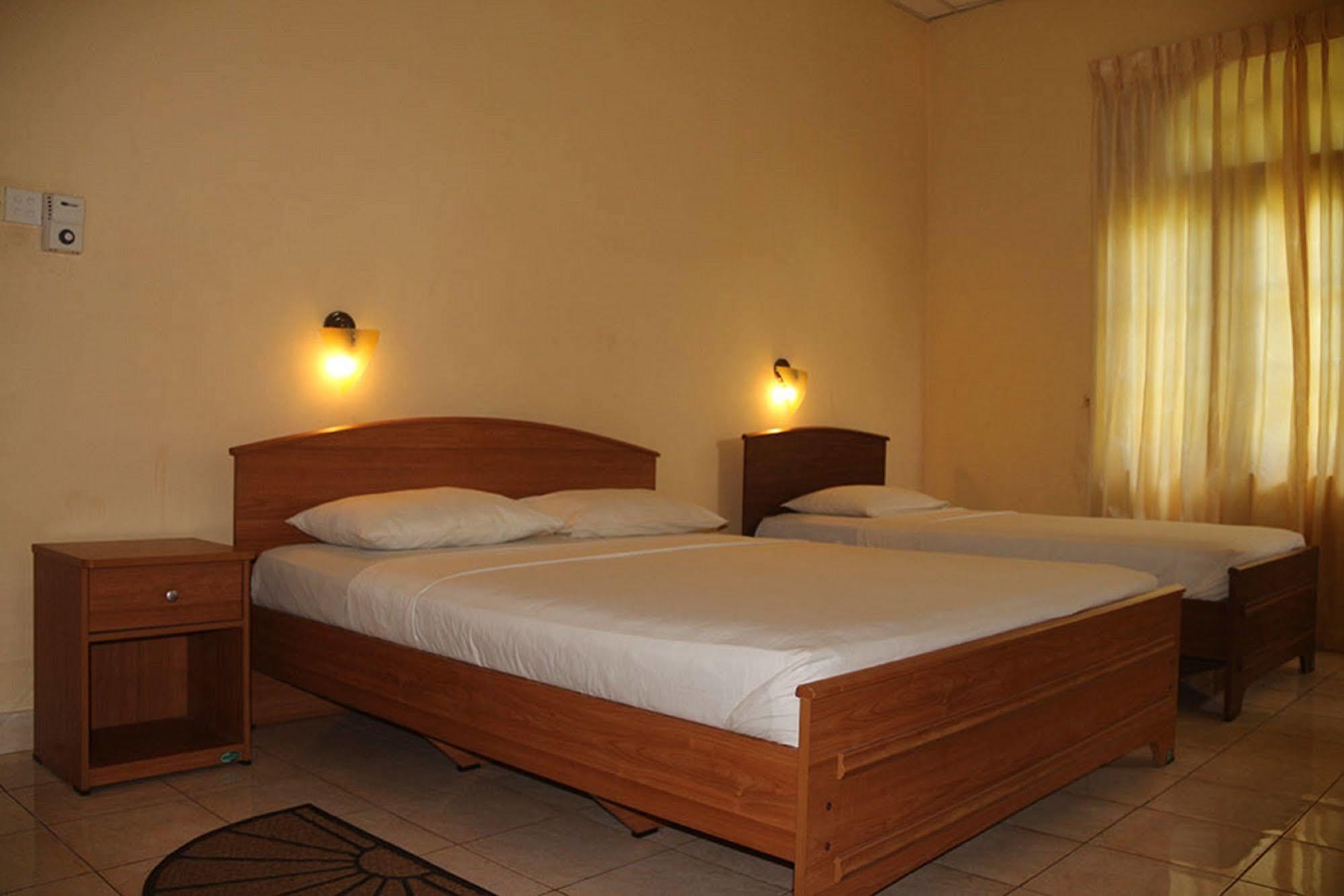 Hotel Red Rose Negombo Exteriör bild