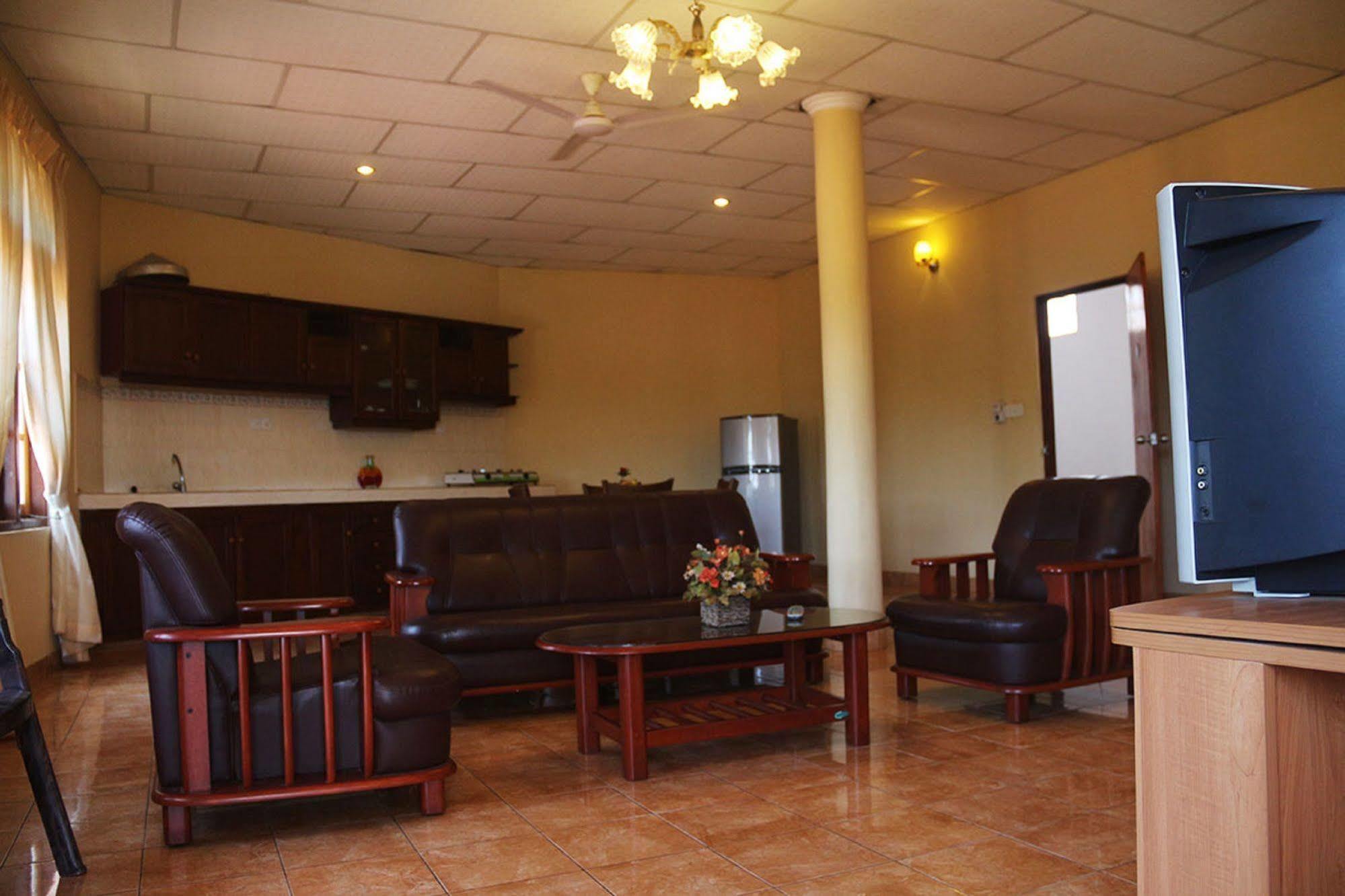 Hotel Red Rose Negombo Exteriör bild