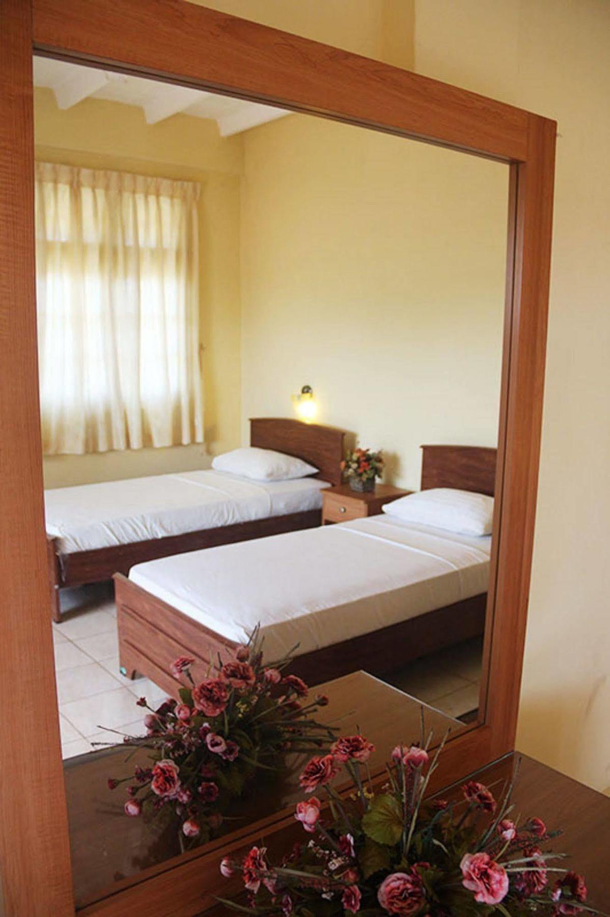 Hotel Red Rose Negombo Exteriör bild