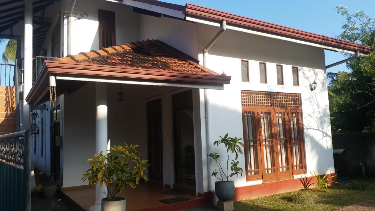 Hotel Red Rose Negombo Exteriör bild